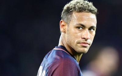 熊猫体育-勒诺尔芒防守拼到血染赛场