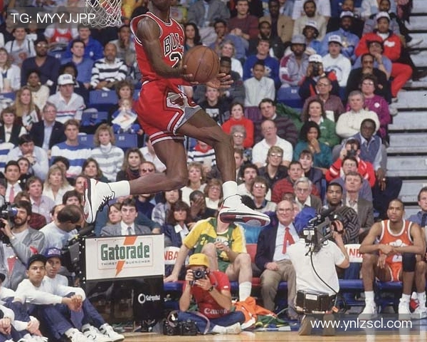 阿克：韦霍斯特下半场顶在最前面，带来更多进攻空间和机会(韦格霍斯特集锦)