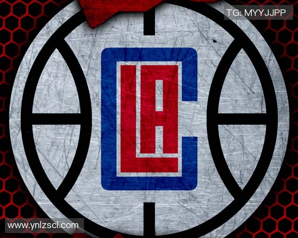 阿尔巴尼亚队球员跪地掩面